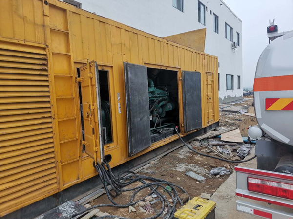 滦平如何在发电机出租合同中约定设备的维修和保养责任？